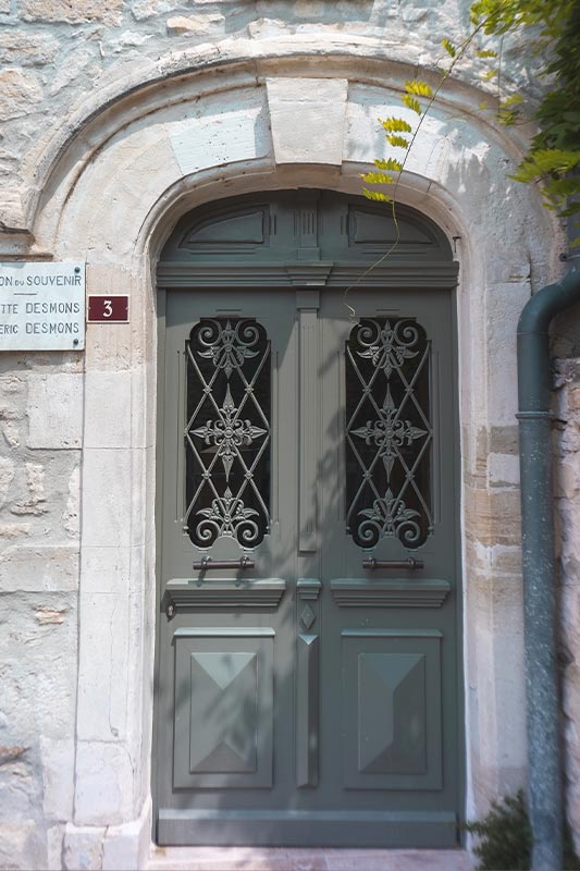 Porte d'entrée réédition restauration d'ancien - Uzès